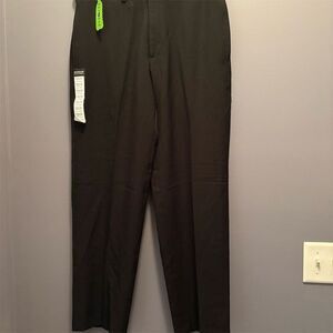 Haggar Men's Classic Fit Black Dress Pants Size 32x30 NWT